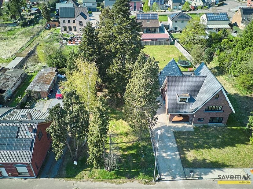 Venez découvrir ce terrain dans la jolie ville de Kerkhoven<br />
<br />
Avec une superficie de 9aren 40, vous pouvez aller dans de nombreuses direc