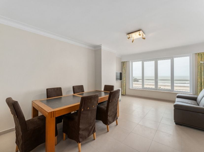 Blankenberge: Instapklaar appartement met zeezicht, 3 slaapkamers en mogelijkheid garage te koop! Op de 5e verdieping van residentie "Savannah" te Zee