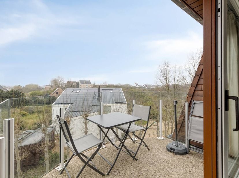 Bent u op zoek naar de perfecte combinatie van rust en de nabijheid van de zee? Dit appartement (116m²) op de tweede verdieping van residentie Mosduin