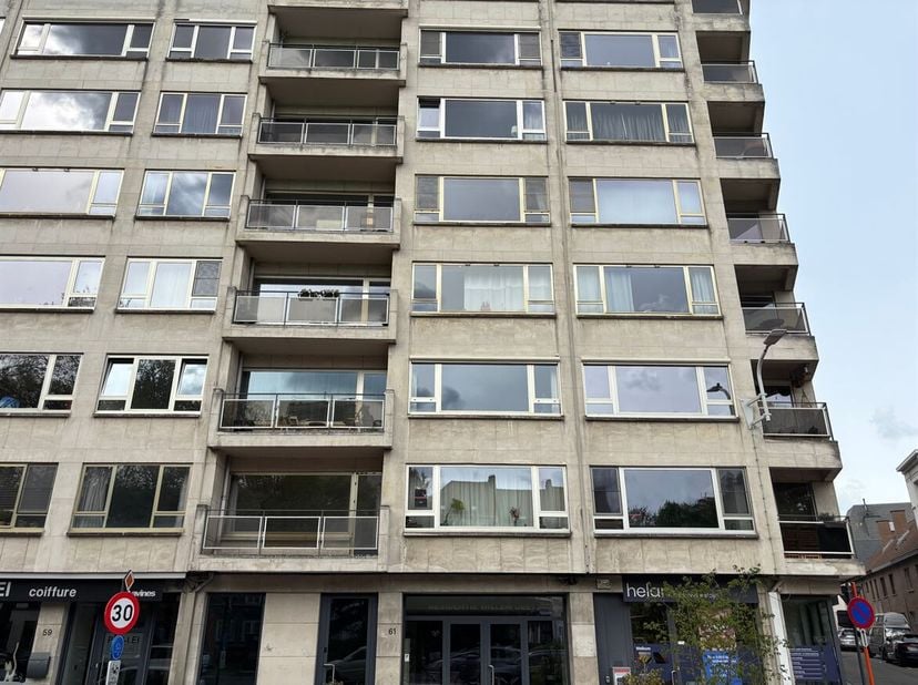 Gezellig 1 slaapkamer appartement op de 6de verdieping in hartje Mechelen<br />
Beschrijving<br />
Gezellig appartement gelegen aan de Schuttersvest t