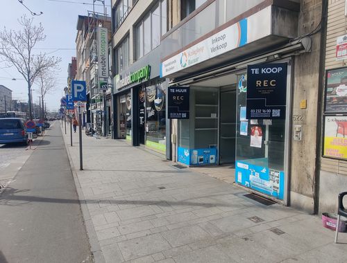                                         Commerce à vendre à Merksem, € 450.000
