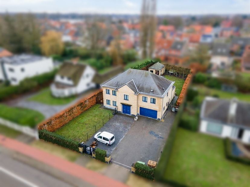 Ruime villa met 4 slaapkamers, lift en zwembad<br />
Deze gezinswoning met 4 slaapkamers is gelegen in Turnhout en biedt uitzonderlijk veel ruimte en