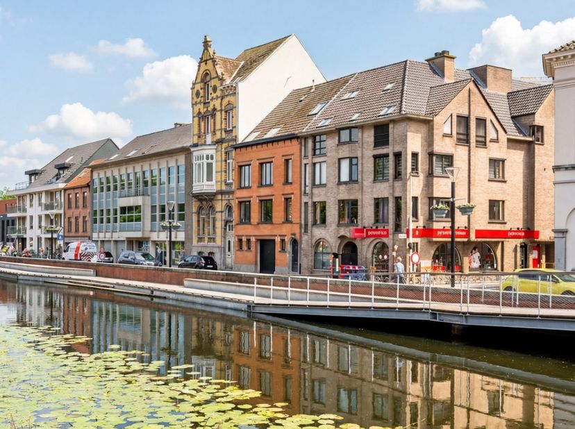 Residentie KAAI is een exclusief en kleinschalig reconversieproject waarbij een karaktervolle woning werd getransformeerd tot drie stijlvolle twee-sla