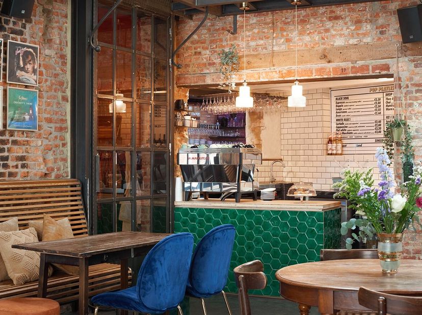 MAGASIN COMMERCIAL À LOUER ET À REPRENDRE POP COFFEE AU COEUR D'HERENTALS<br />
Situation :<br />
Dans la très animée Nieuwstraat, en plein centre d'H