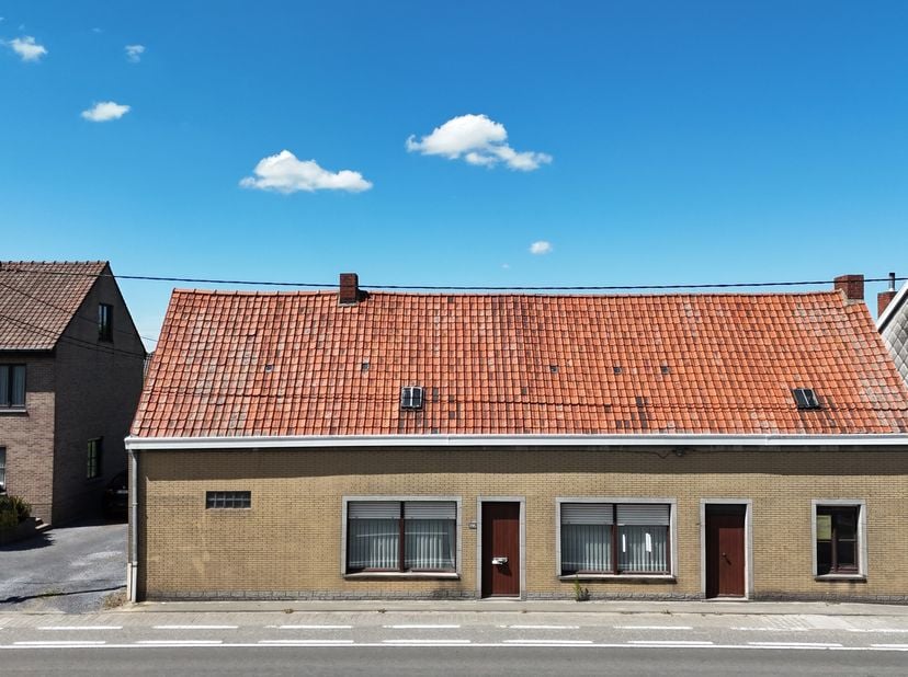 Huis te koop in Ardooisesteenweg 395,
                    8800 Roeselare