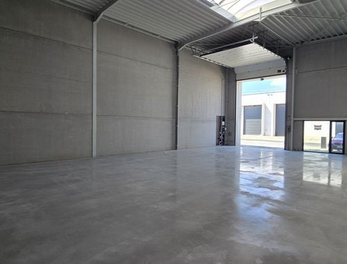                                         Bâtiment d’entreprise à louer à Welle, € 1.700

