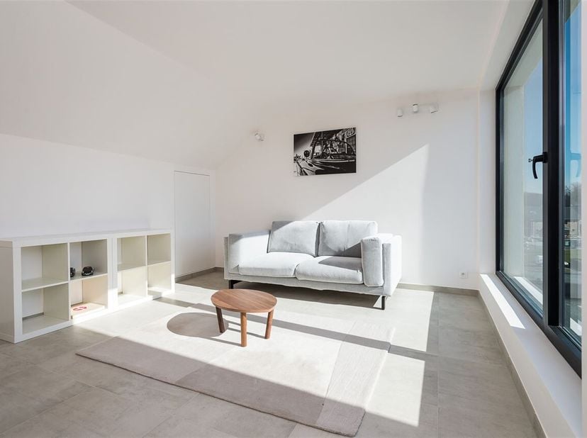 Bemeubeld studio appartement te huur  met vaste kosten 175 euro per maand voor nutsverbruik (elektriciteit, water, verwarming, TV,). Dit recent appart