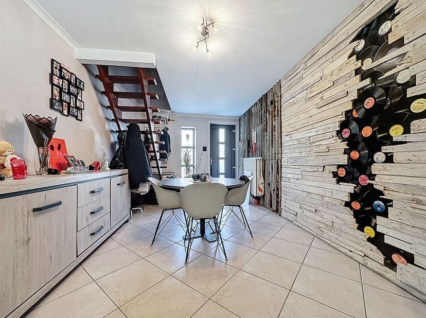 -SOUS-OPTION- PLUS DE VISITES Prix: Offre à partir de 160.000 euros, frais d'agence non inclus et à charge de l'acquéreur.<br />
Maison en bon état (a