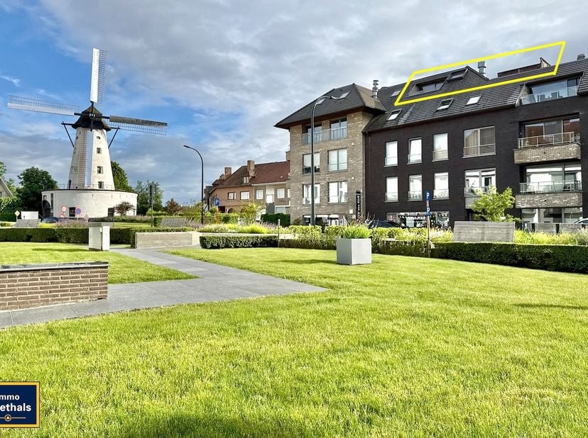 Twee Molens straat 2 bus 302 8550 Zwevegem<br />
Opp. appartement:&amp;nbsp; 72m²&amp;nbsp; + Opp. terras: 20m² &amp;nbsp;<br />
Autostaanplaats ondergronds: 1<br