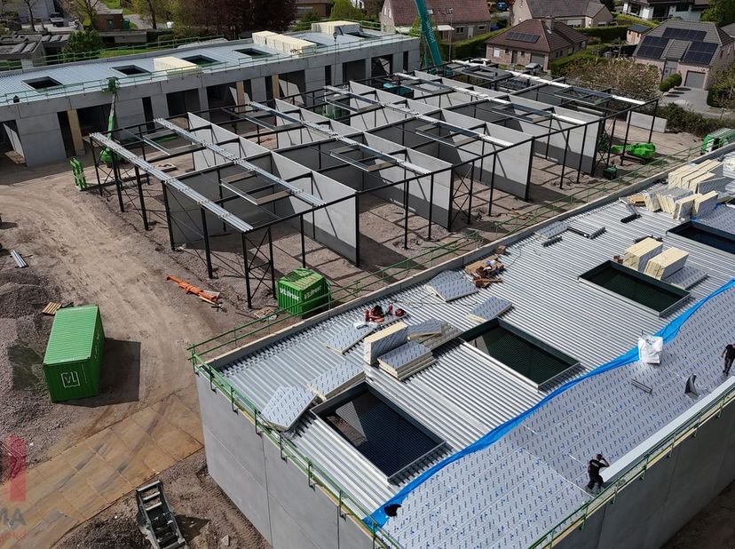 Kwaliteitsvolle nieuwbouw KMO-unit met een oppervlakte van 167 m². De unit maakt deel uit van een nieuw KMO-project "Saros-park" bestaande uit 25 KMO-