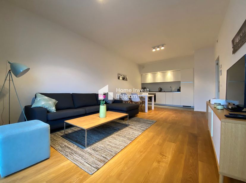 Ideaal gelegen in de mooie gemeente Sint-Lambrechts-Woluwe, op de 5e verdieping, een gemeubileerd appartement met 1 slaapkamer van 63 m² dat als volgt