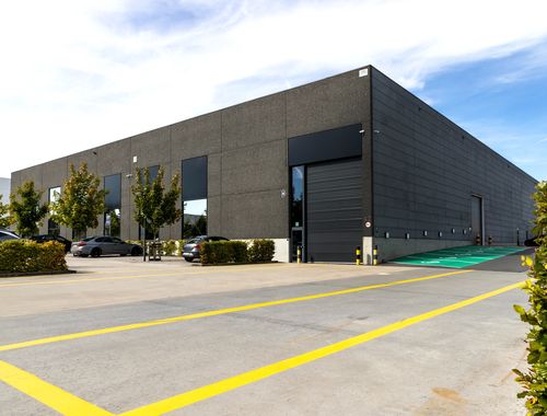                                         Entrepôt sans bureau à louer à Harelbeke, € 10.721
