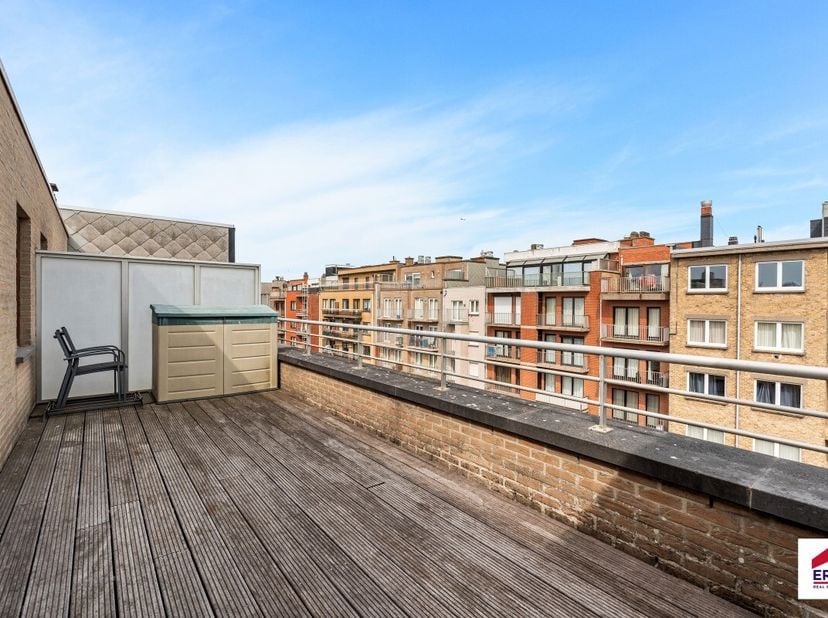Penthouse te koop in Koksijde  exclusieve woonbeleving met zon, ruimte en privacy In het hart van het charmante Koksijde bevindt zich dit uitzonderlij
