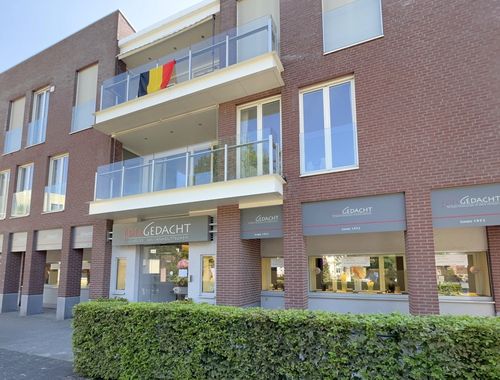                                         Handelszaak te huur in De Pinte, € 4.380
