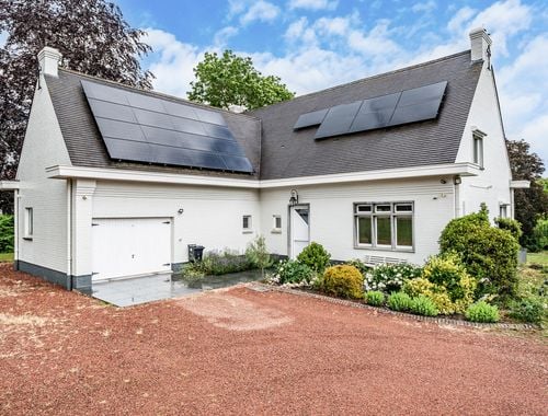                                         Villa à vendre à Auvelais, € 599.000
