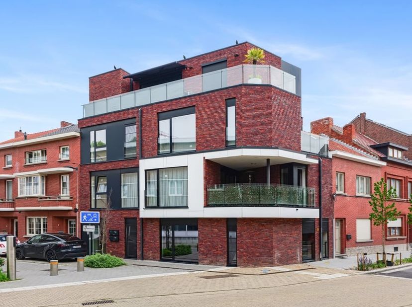 In Sint-Truiden, op de Vissegatstraat, vinden we ter hoogte van nummer 66 dit prachtig appartement terug. De stad Sint-Truiden heeft zeer veel mogelij