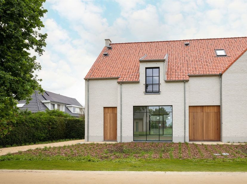 Ruime landelijke nieuwbouwwoning (208m²) in het rustige en groene Kortessem<br />
<br />
Op de Lievehereboomstraat ter hoogte van huisnummer 14 bied