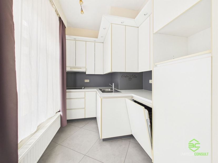 + Als u op onze eigen website (www.empresaconsult.be) naar dit appartement doorklikt, vindt u alle info! +<br />
Pal in het centrum ligt dit instapkla