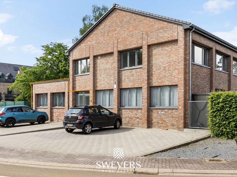 Voor meer info en fotos, surf naar www.swevers.be  In de Kerkstraat 5 bus 1 in Herk-de-Stad bevindt zich dit instapklare appartement met een bewoonbar