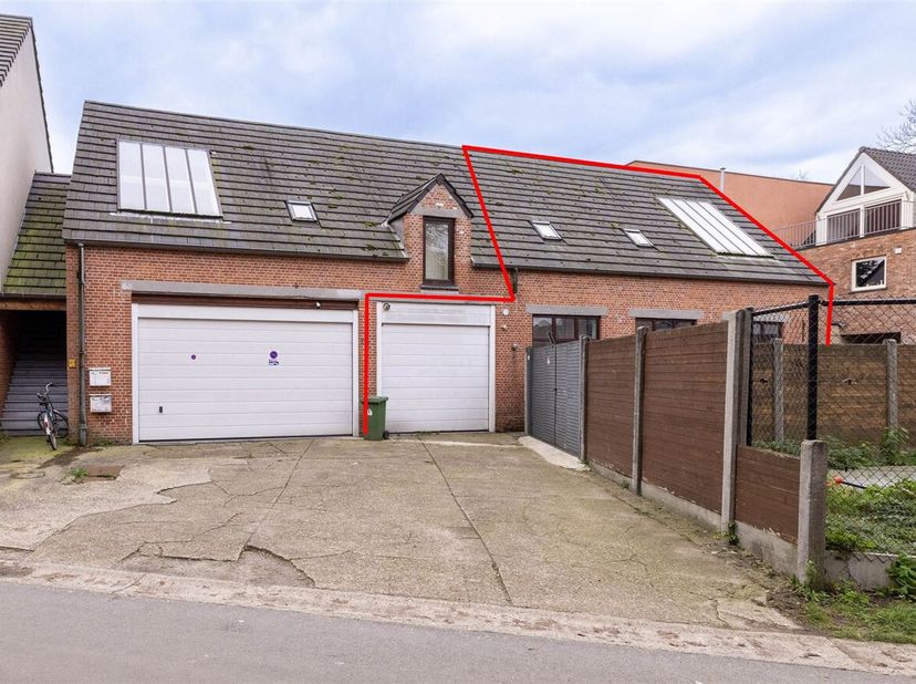 Locatie<br />
Dit duplex-appartement is gelegen in Westmalle, op een ideale locatie nabij het centrum. Winkels, scholen en openbaar vervoer bevinden z