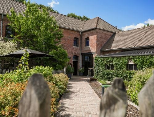                                         Gemengd gebruik te koop in Esquelmes, € 750.000
