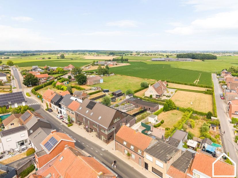 Deze energiezuinige woning uit 2021 biedt de ideale kans als investering, eerste woonst zonder zorgen of een gezellige gezinswoning met zijn EPC A, 4