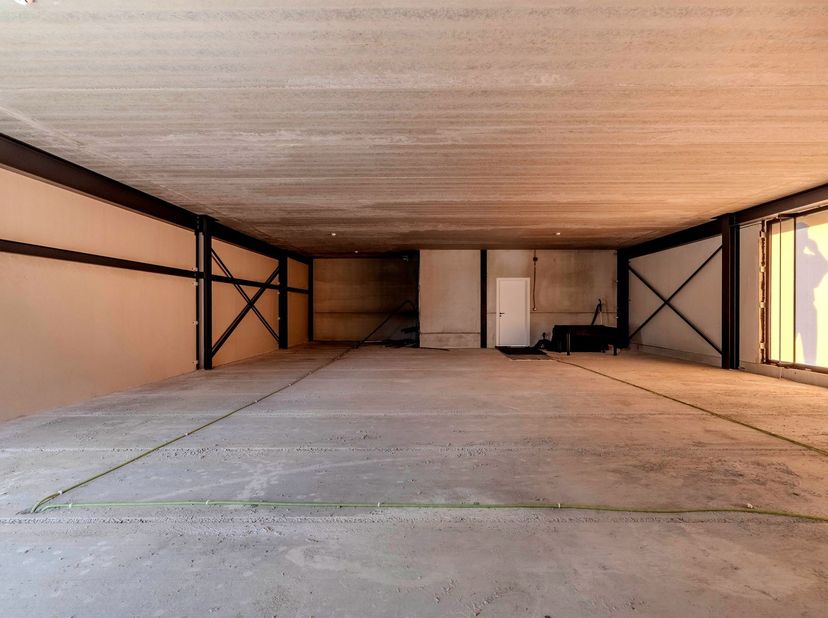 Casco kantoor/praktijkruimte van 196m²<br />
<br />
Langs de Poederleesteenweg te Kasterlee-Lichtaart bevindt zich het opgeleverde nieuwbouwproject