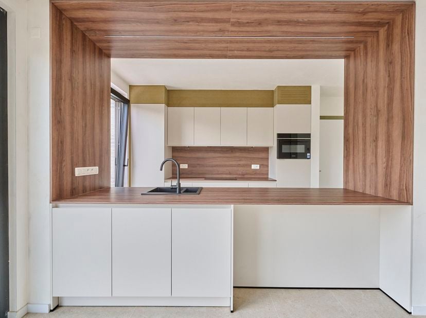 Nieuwe verkaveling in Neeroeteren aan de voormalige melkerij bestaande uit 2 woningen op grote percelen, drie bouwgronden en achterliggende gronden.<b