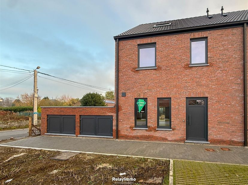 NOUVELLE CONSTRUCTION - Magnifique maison 3 chambres avec emplacements de parking et jardin !<br />
<br />
Composition :<br />
<br />
Hall d'entré