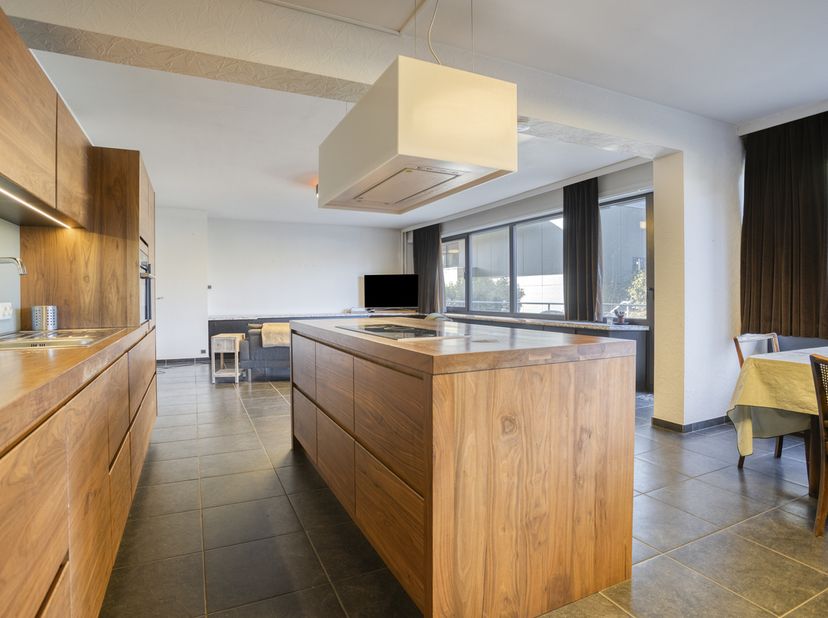 Uitzonderlijk ruim wonen op een toplocatie in het centrum van Hasselt. <br />
<br />
Bent u op zoek naar ruimte, licht en comfort in het centrum van d