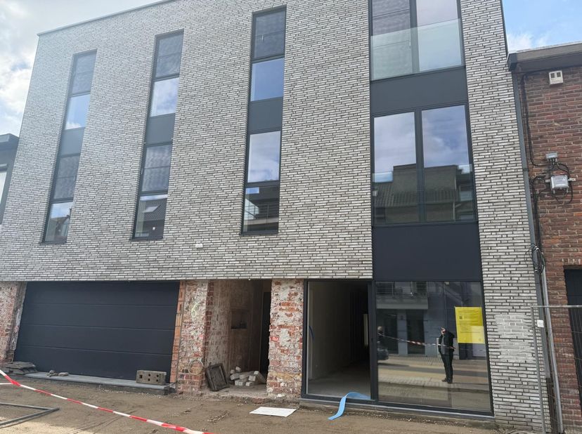 Droom je ervan om je eigen winkel, praktijk of zaak te starten in het Centrum van Houthalen? Dan is dit charmante handelspand precies wat je zoekt!<br