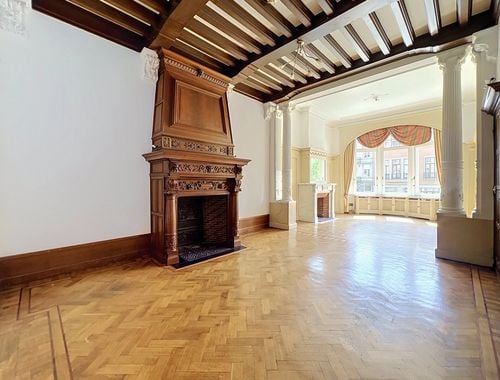                                         Triplex à louer à Ixelles, € 2.300
