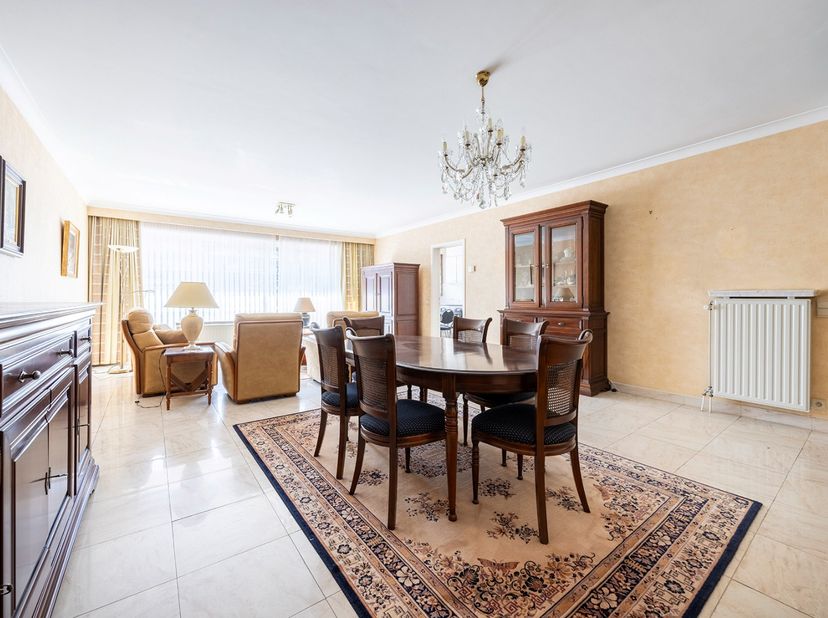 Bent u op zoek naar een ruim (118m²) appartement met twee slaapkamers en twee terrassen? Dan stellen wij graag deze unieke kans aan u voor op de tweed