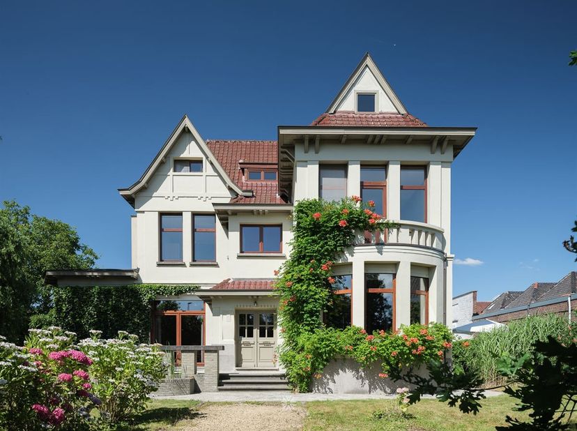 OUDENAARDE Vous recherchez une demeure de maître de caractère où se mêlent grandeur authentique et confort contemporain ? Alors cette propriété d'exce