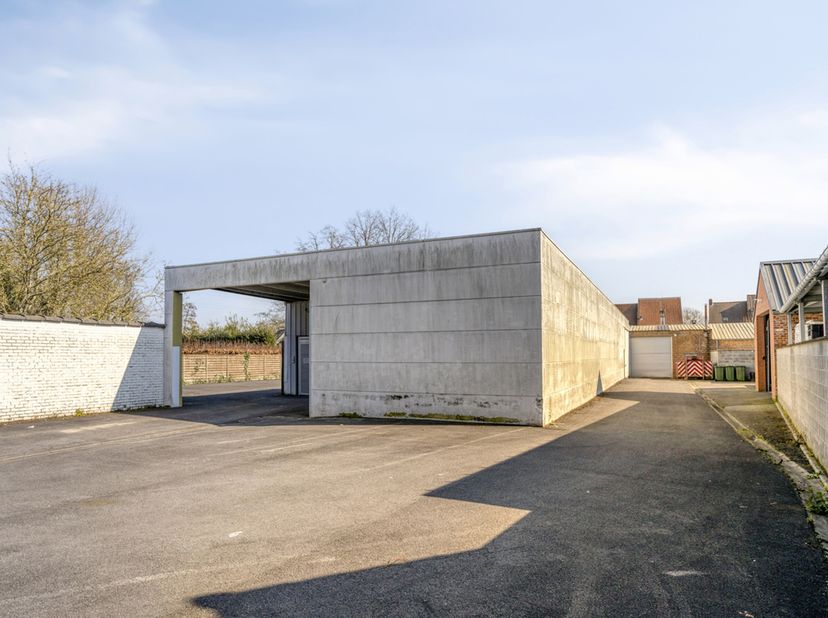 Bien professionnel à louer
                    à 8800 Roeselare