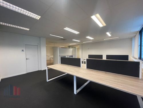                                         Bureaux à louer à Zaventem, € 2.600

