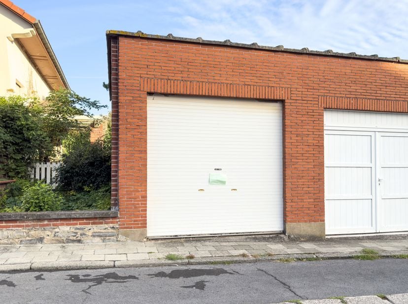 Garage te koop in ,
                    7730 Estaimpuis