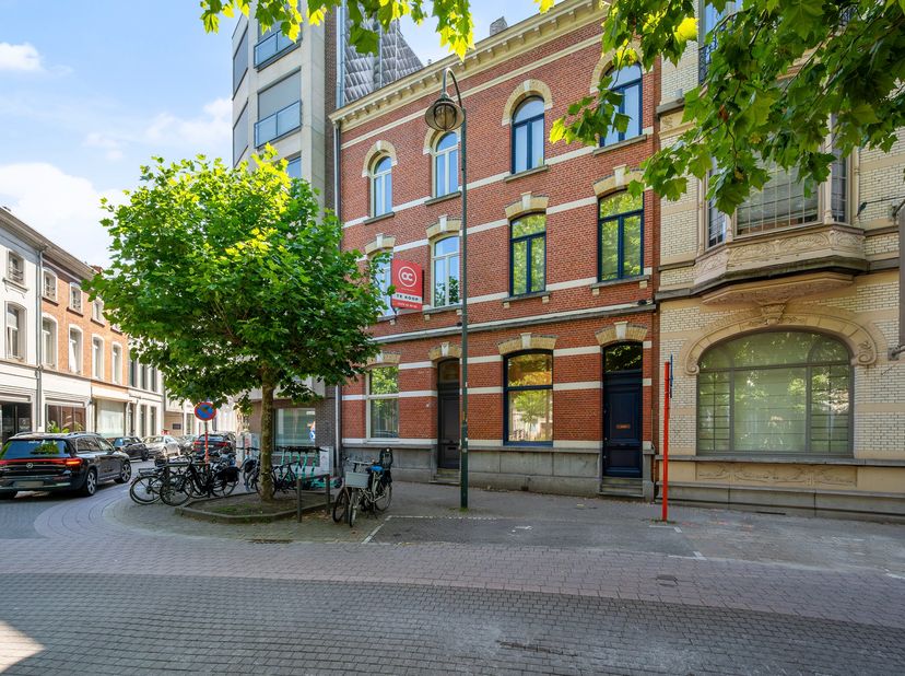 Schrijf je in voor de Open Huizendag op zaterdag 22 Augustus via taghnee@ocvastgoed.be of +32 475 42 89 58.&amp;nbsp;Aan het charmante Regentieplein ontde