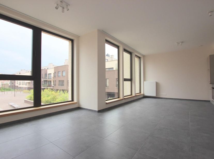 GEMBLOUX, vlak bij alle voorzieningen en in een rustige omgeving, licht APPARTEMENT (2 slaapkamers/1 badkamer) gelegen op de 1e verdieping van een res