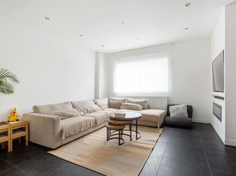 Maison familiale moderne idéalement située à Houthalen<br />
Vous recherchez une maison spacieuse, prête à emménager, alliant calme, confort et espace