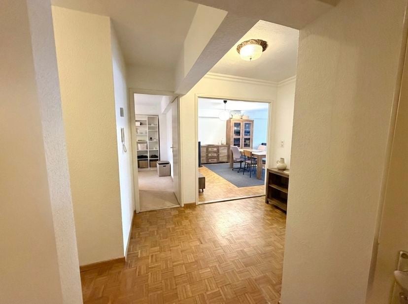 Vous recherchez un appartement spacieux et confortable à louer dans un emplacement idéal ? Cette jolie propriété peut être louée sur la charmante Sint
