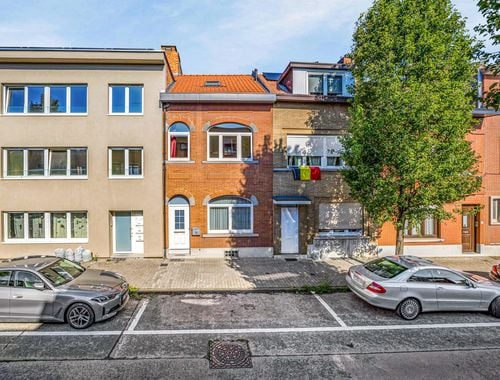                                         Eengezinswoning te koop in Sint-Pieters-Leeuw, € 395.000
