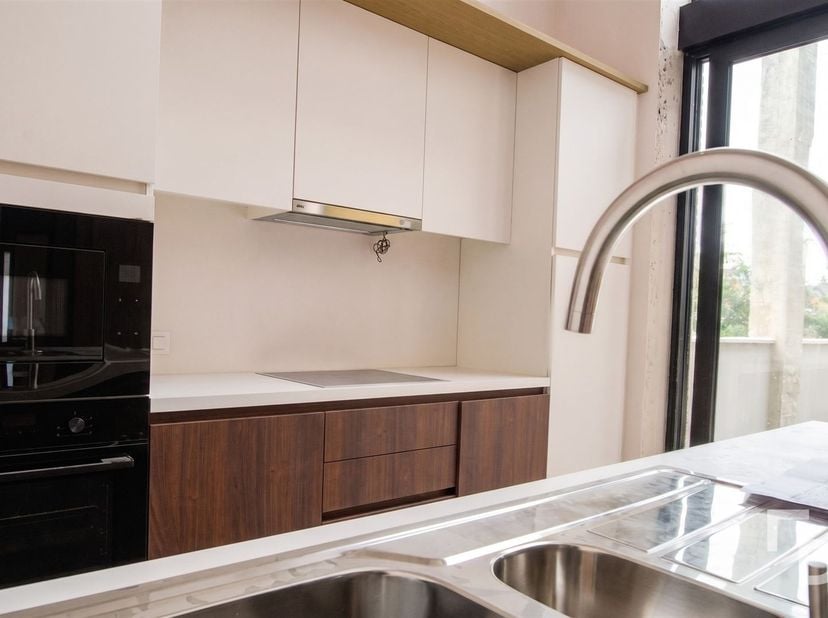 In de nieuwe residentie Melrose Place ontdek je dit prachtige en karaktervolle 1‑slaapkamer loft, gelegen in het hart van Ieper. <br />
Het project i