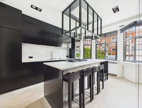                                         Maison de maître à louer à Ixelles, € 5.000
