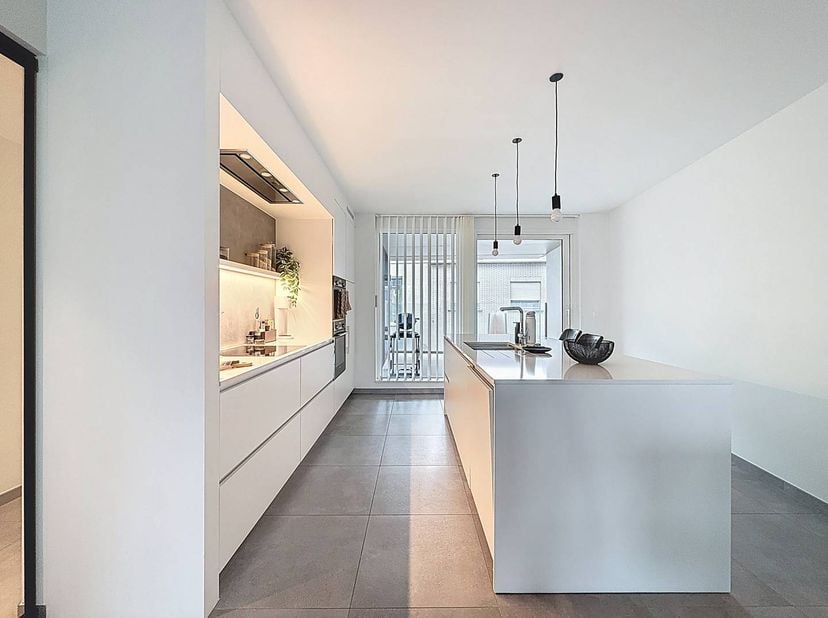 Dit luxe appartement met 2 kamers, 2 badkamers en 2 terrassen te huur in Waregem is op zoek naar nieuwe bewoners. Bent u iemand die op zoek is naar lu