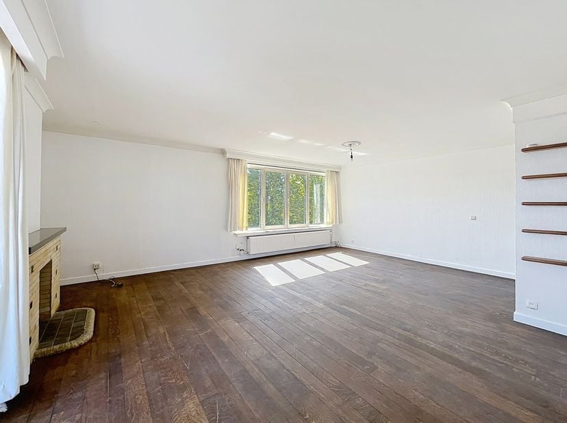 Dit ruime, comfortabele appartement met 3 slaapkamers en een ruim terras van ± 8 m² bevindt zich op de 6de verdieping in residentie Roerdomp, gelegen