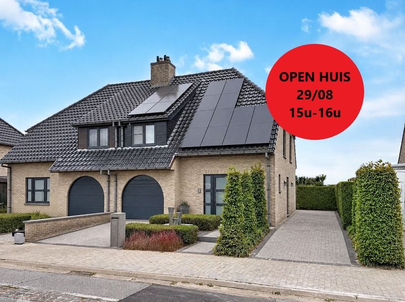 OPEN HUIS ZATERDAG 29/08 van 15u tot 16u.<br />
In de Bruggestraat te Eernegem bevindt zich deze schitterende hoekwoning, gebouwd in 2007, grondig opg