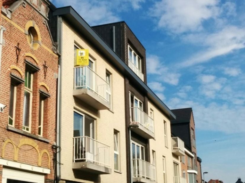 Dit appartement bevindt zich op de 2e verdieping in een gebouw met lift.&amp;nbsp; &amp;nbsp;Nieuwbouw, afgewerkt in 2015.&amp;nbsp; Indeling :&amp;nbsp;gemeenschappe