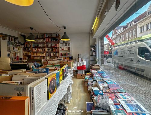                                         Rez-de-chaussée commercial à louer à Tournai, € 1.000
