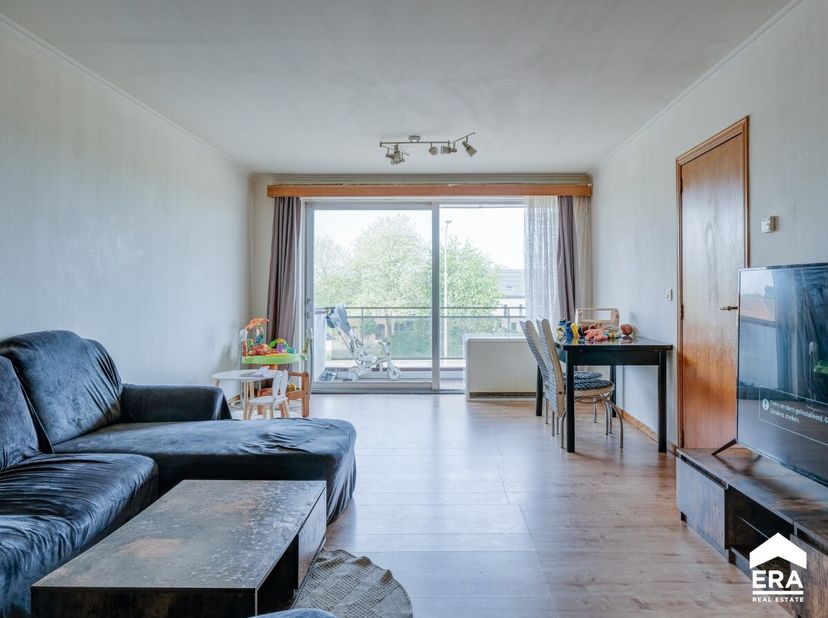 Goed gelegen appartement in het centrum van Hasselt, op wandelafstand van park, scholen en openbaar vervoer. Dit gesloten appartement (bouwjaar 1968)